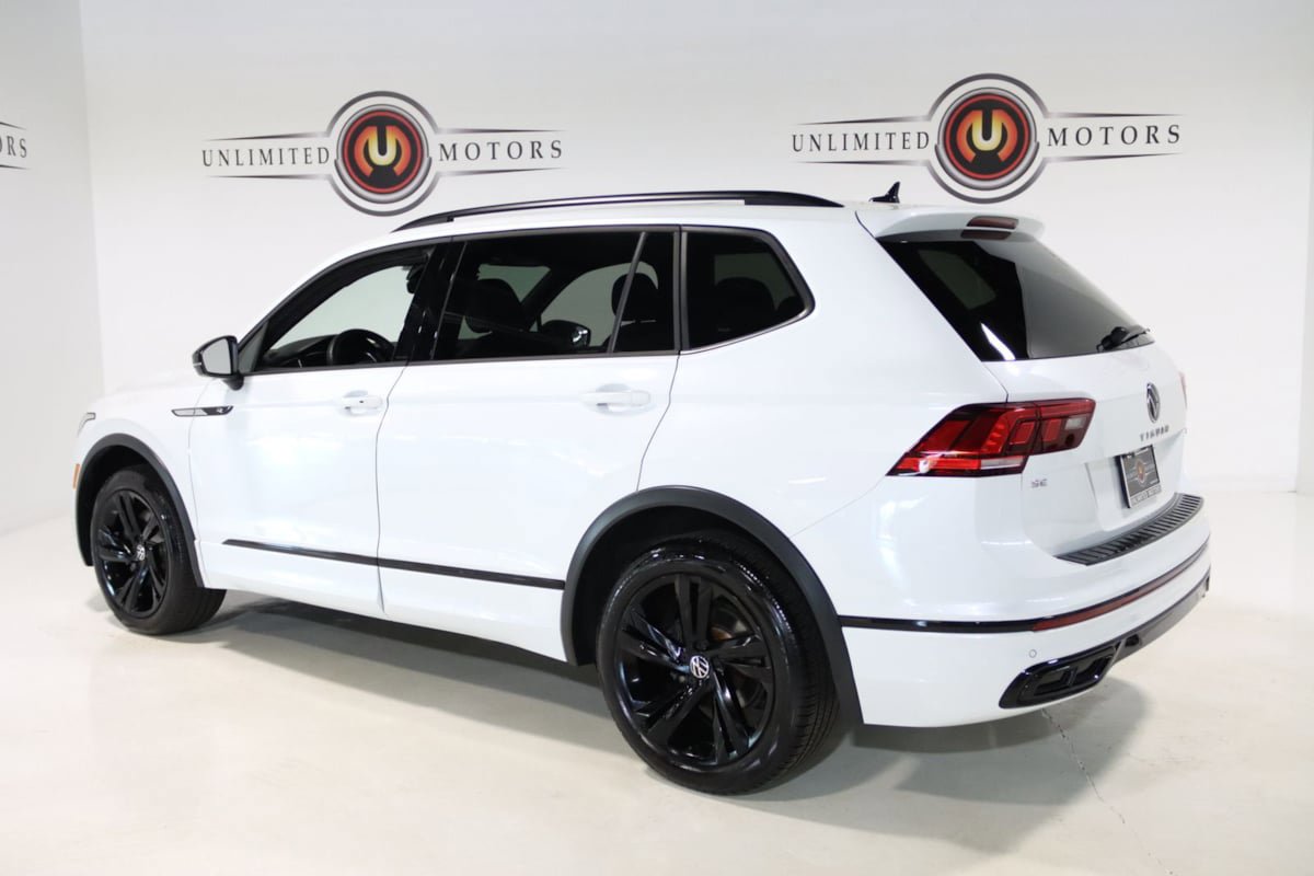 Used 2023 Volkswagen Tiguan SE R-Line AWD/4WD image 3