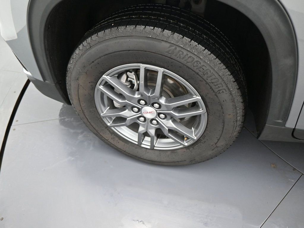 Used 2025 GMC Acadia Elevation image 8
