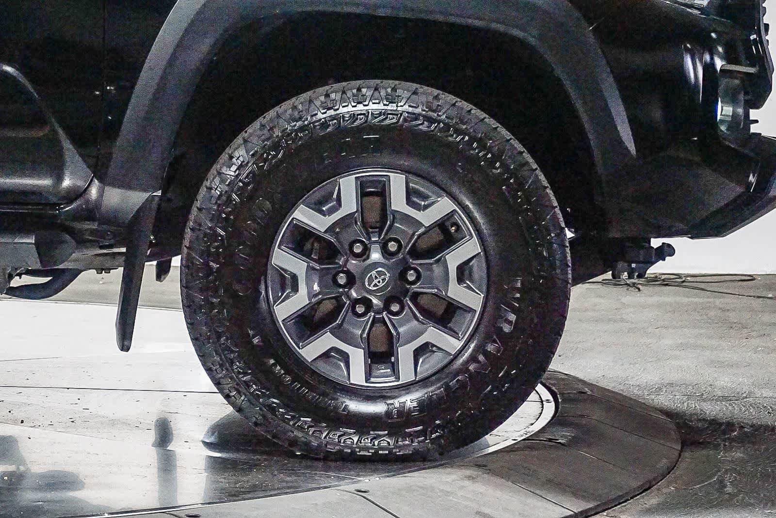 Certified 2023 Toyota Tacoma TRD Off-Road AWD/4WD image 7