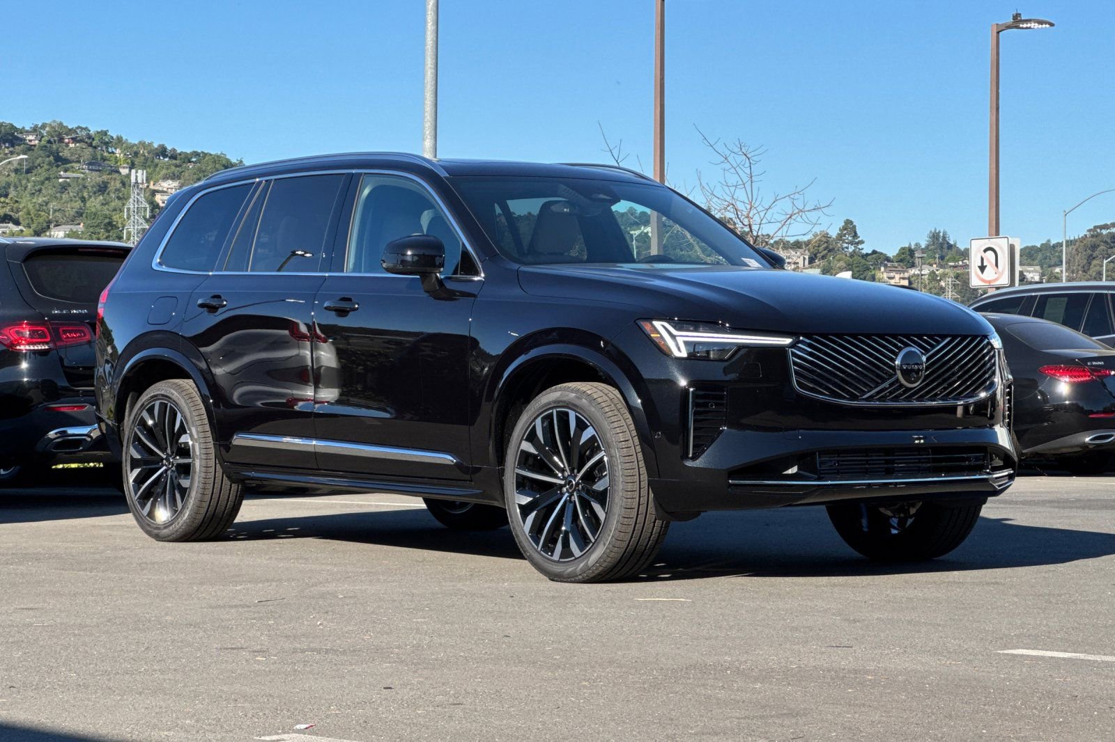 New 2026 Volvo XC90 T8 Plus w/ Protection Package image 9