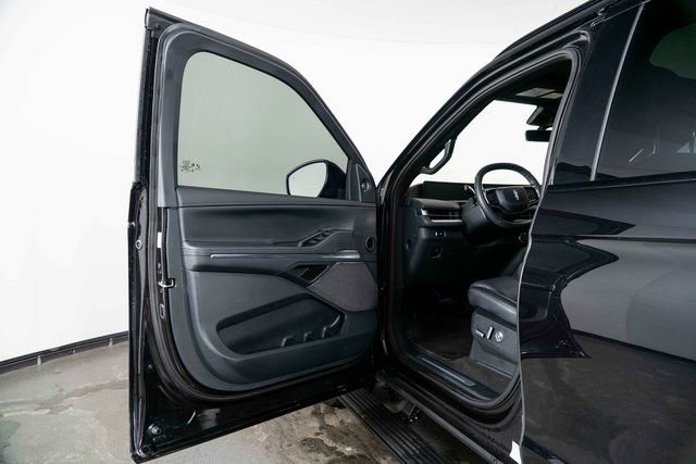 Used 2025 Lincoln Navigator Reserve w/ Jet Appearance Package image 15