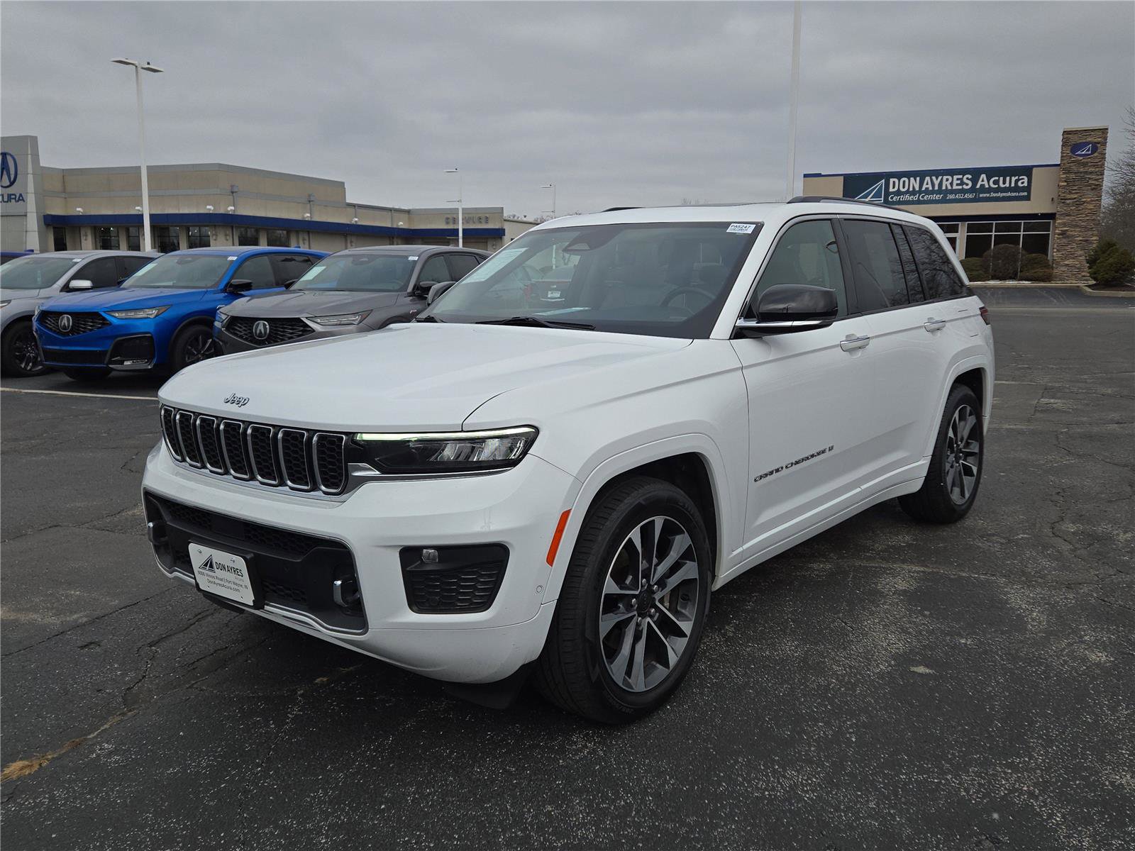 Used 2022 Jeep Grand Cherokee Overland w/ Luxury Tech Group IV image 2