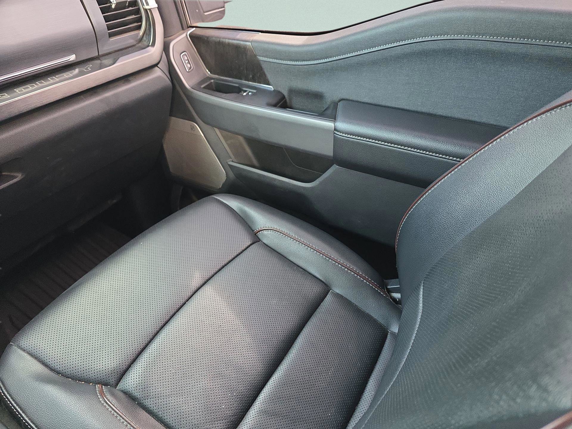 Used 2023 Ford F450 Lariat image 15