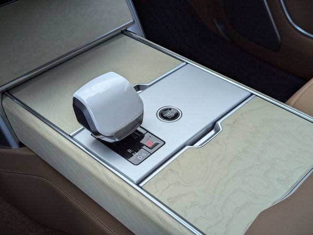 New 2025 Land Rover Range Rover SV AWD/4WD image 9