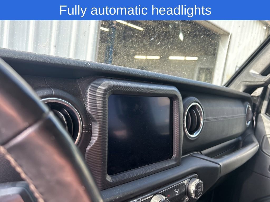 Used 2018 Jeep Wrangler Unlimited Sahara image 10