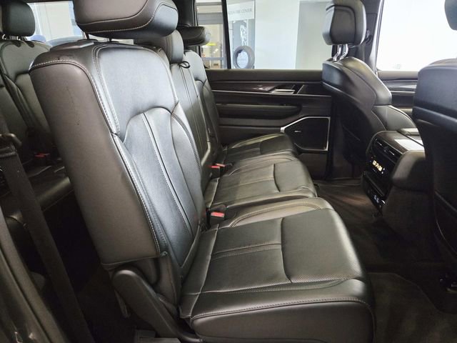 Used 2023 Jeep Wagoneer Base w/ Premium Group I image 14