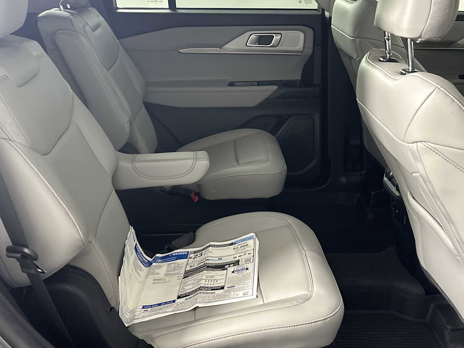 Used 2025 Ford Explorer Active w/ Active Comfort Package RWD image 17