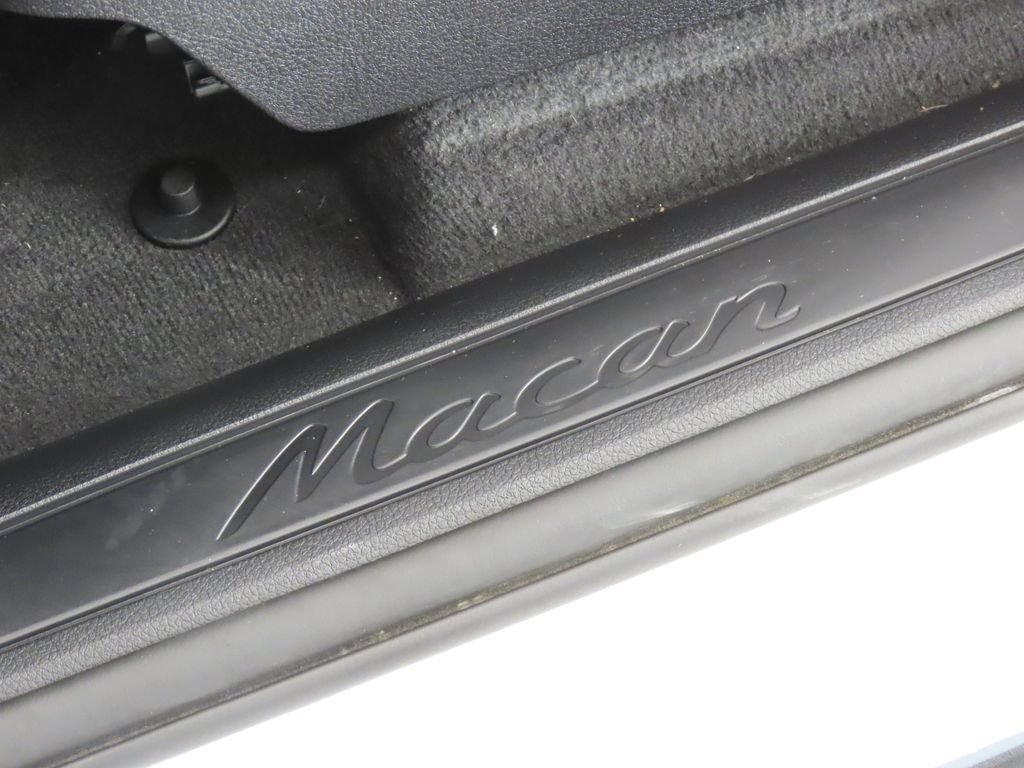 Certified 2026 Porsche Macan AWD/4WD image 42