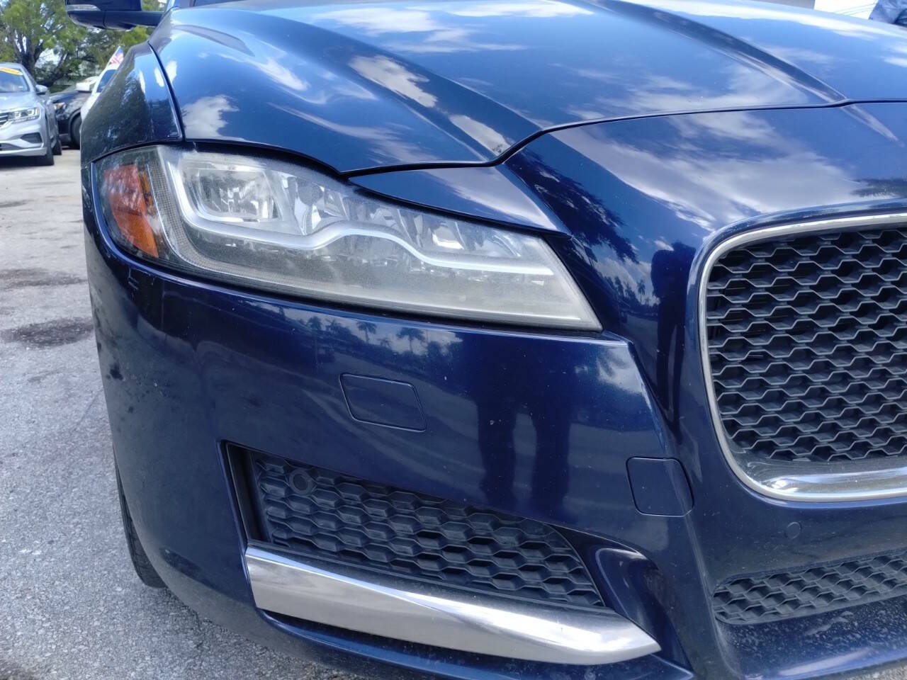 Used 2017 Jaguar XF Premium RWD image 25