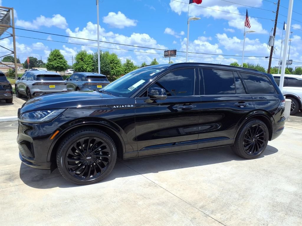 Certified 2026 Lincoln Aviator Reserve w/ Jet Appearance Package RWD image 3