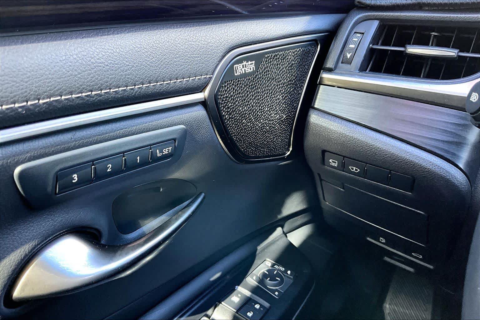 Used 2021 Lexus ES 300h Ultra Luxury w/ Accessory Package 2 FWD image 36