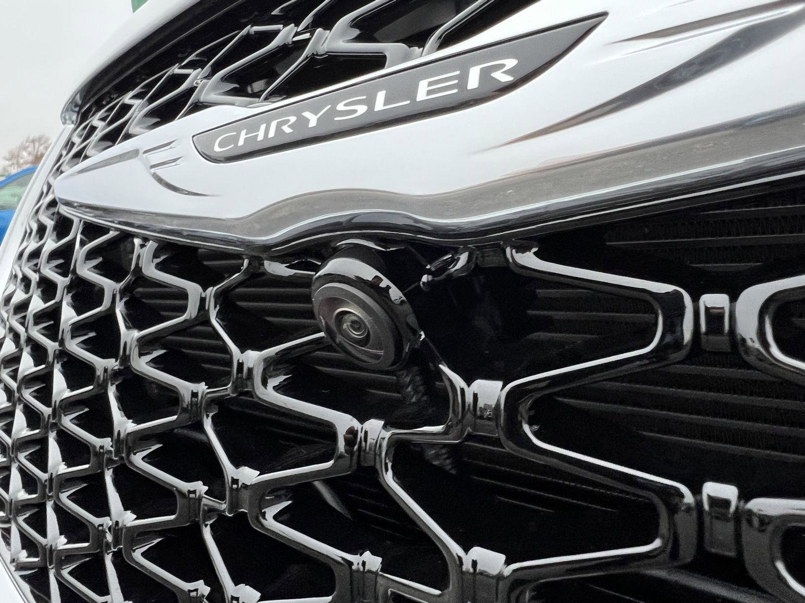 New 2026 Chrysler Pacifica Select image 2