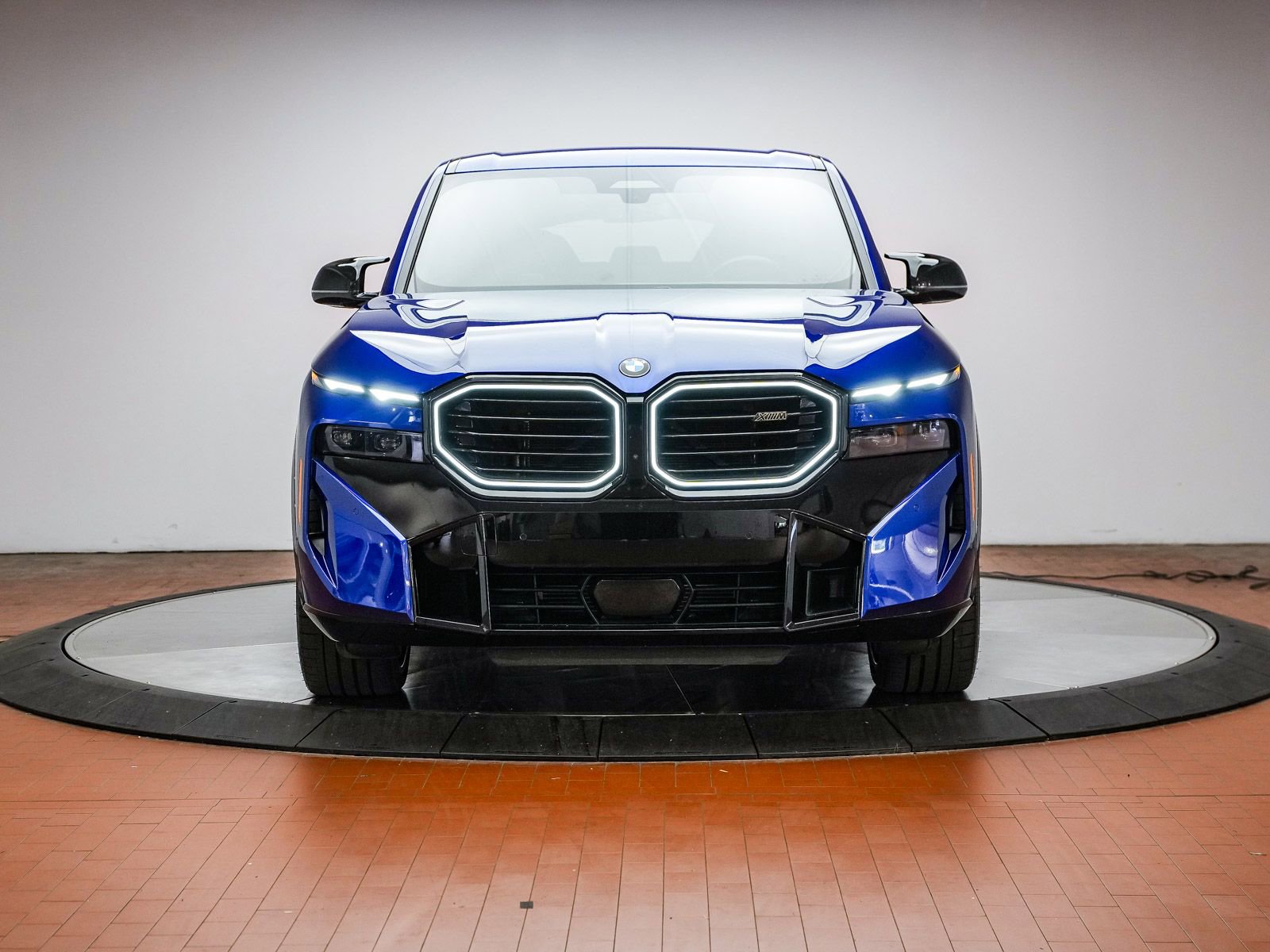 Used 2023 BMW XM AWD/4WD image 2