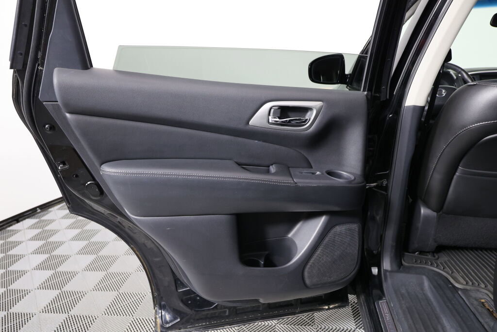 Used 2014 Nissan Pathfinder SL image 16