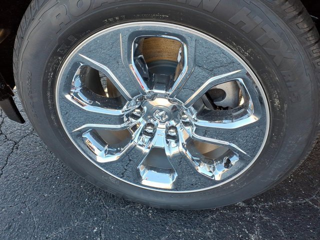 New 2026 RAM 1500 4x4 Crew Cab image 7