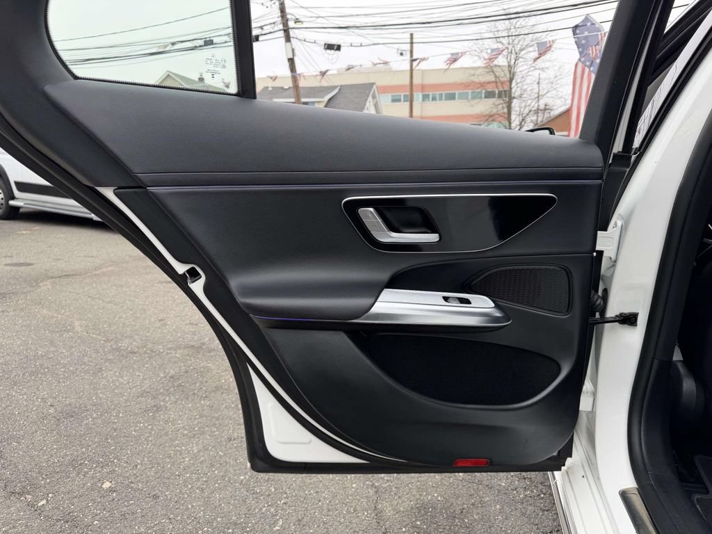 Used 2025 Mercedes-Benz E 350 4MATIC Sedan image 23