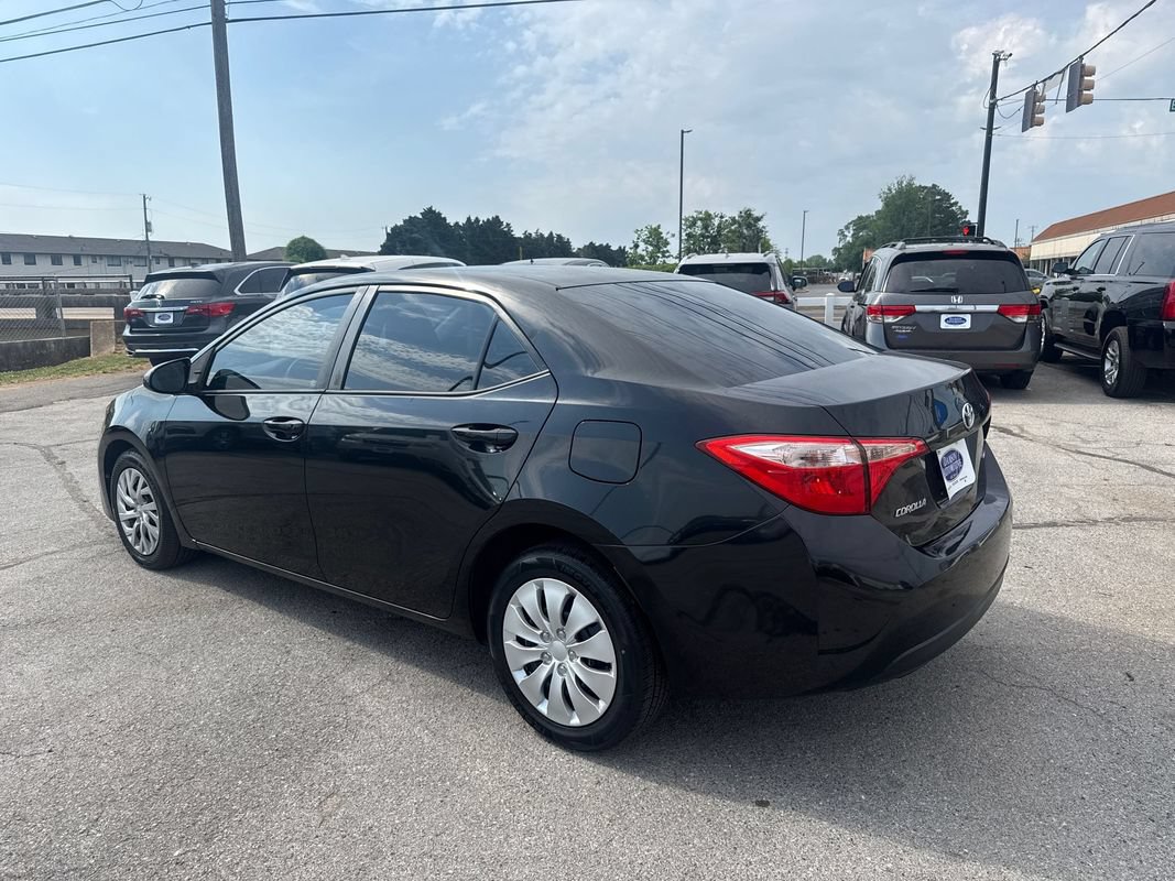 Used 2017 Toyota Corolla LE FWD image 3