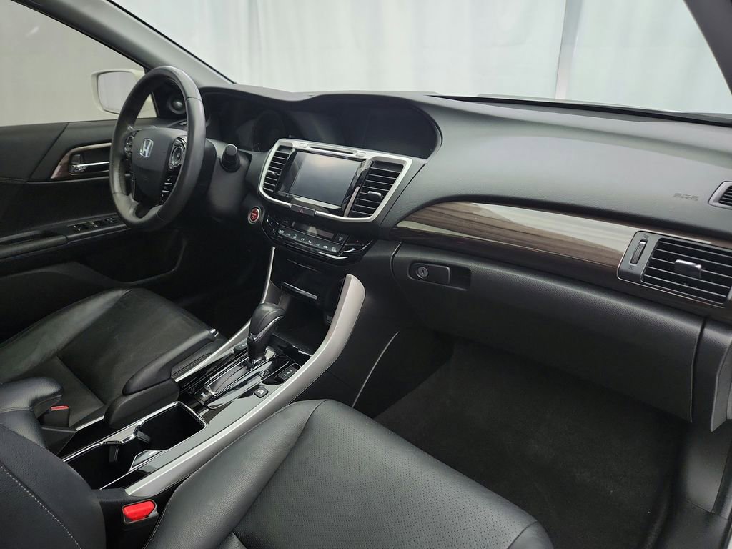 Used 2017 Honda Accord Touring image 23