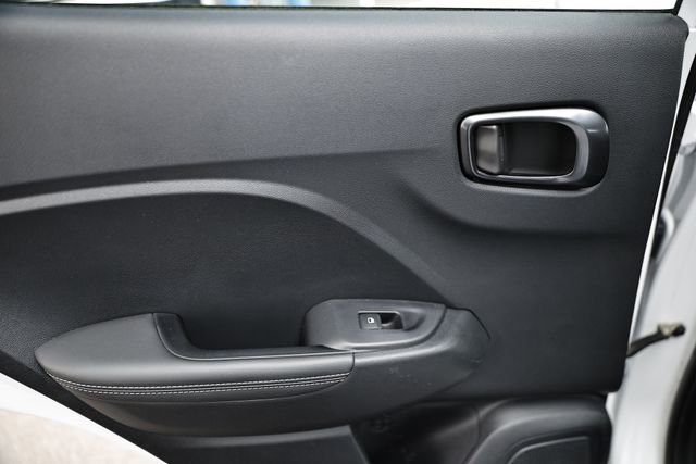 Used 2023 Hyundai Venue Limited image 21