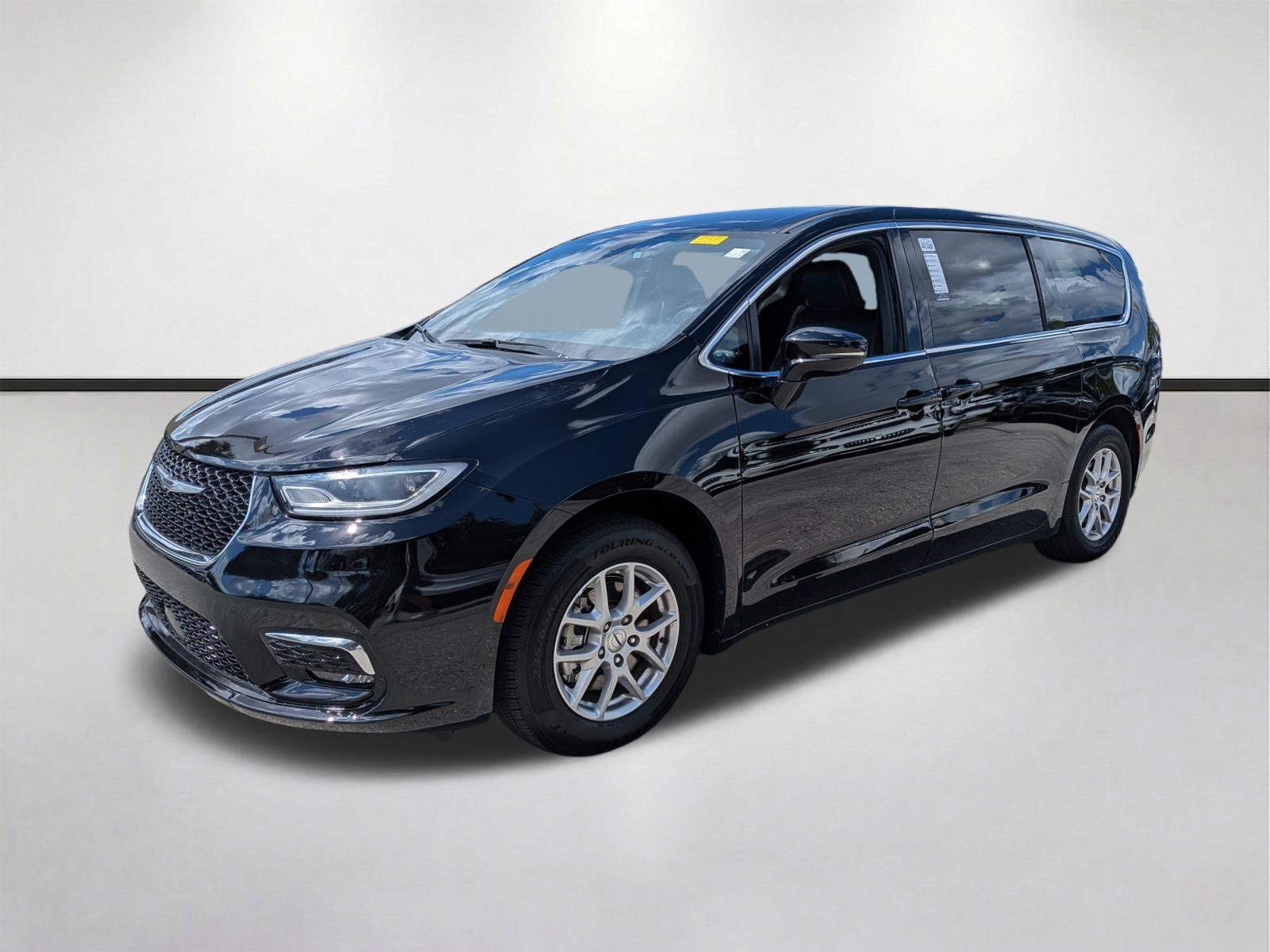 Used 2025 Chrysler Pacifica Select FWD image 8