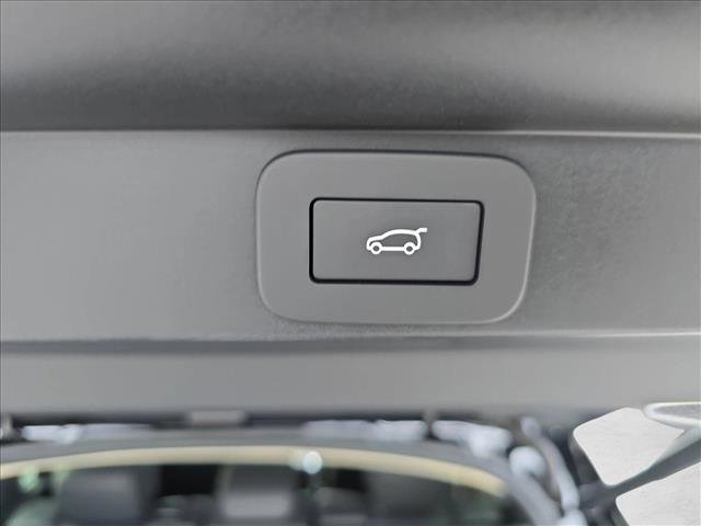 New 2025 Land Rover Range Rover SE image 13