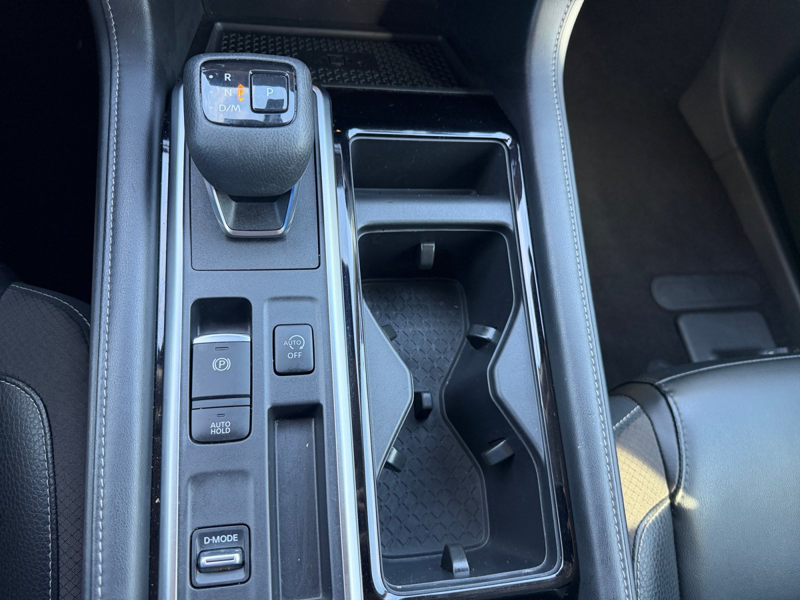 Used 2023 Nissan Pathfinder SL w/ Lighting Package (N92) FWD image 26