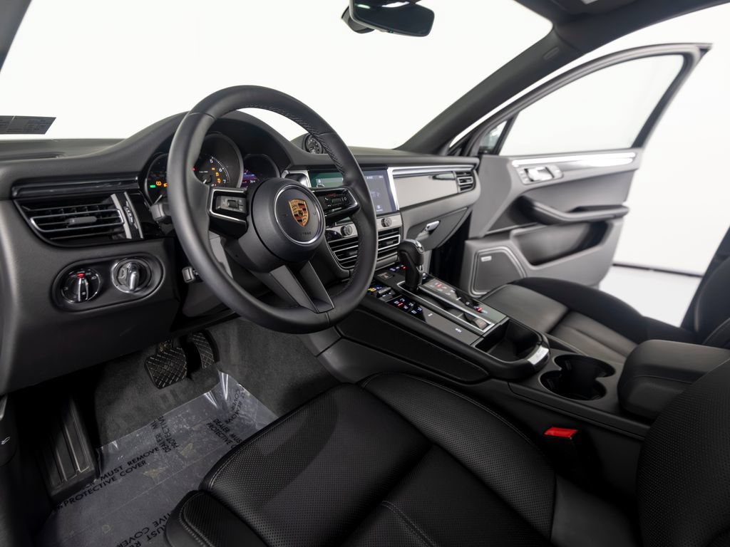 Certified 2026 Porsche Macan AWD/4WD image 16
