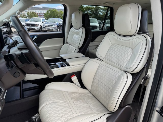 Used 2022 Lincoln Navigator Black Label image 14