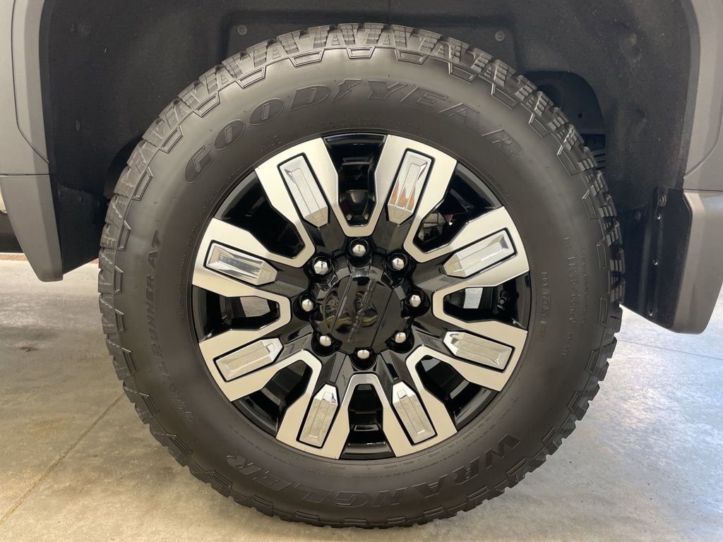 Used 2025 GMC Sierra 2500 Denali w/ Denali Reserve Package image 17