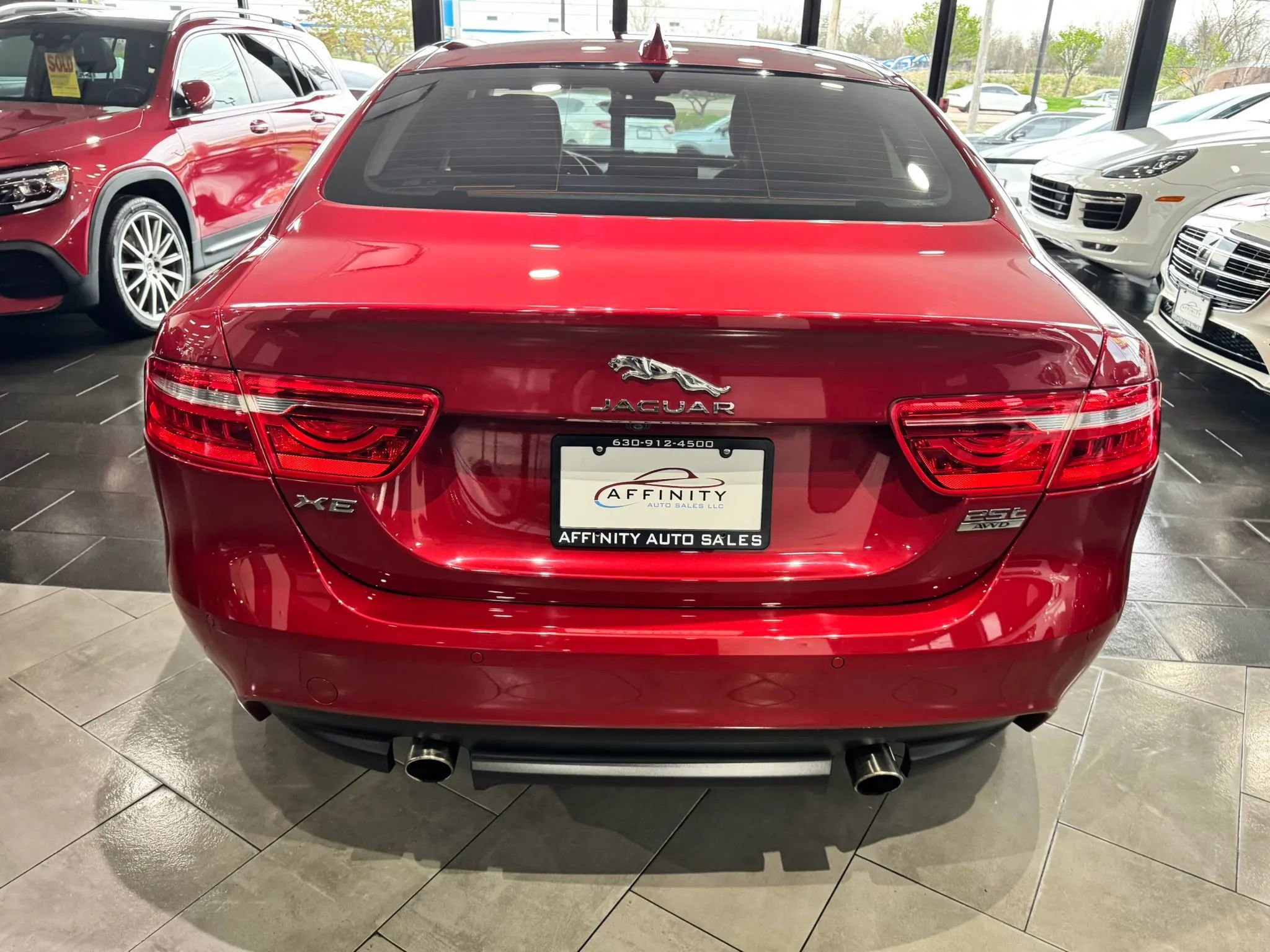 Used 2018 Jaguar XE Premium AWD/4WD image 4