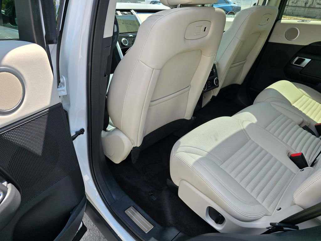 Used 2025 Land Rover Discovery S image 33