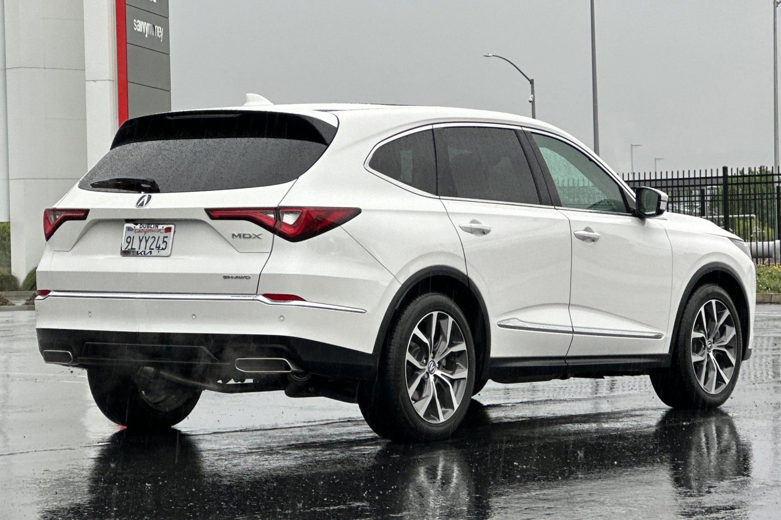 Used 2024 Acura MDX SH-AWD w/ Technology Package image 4