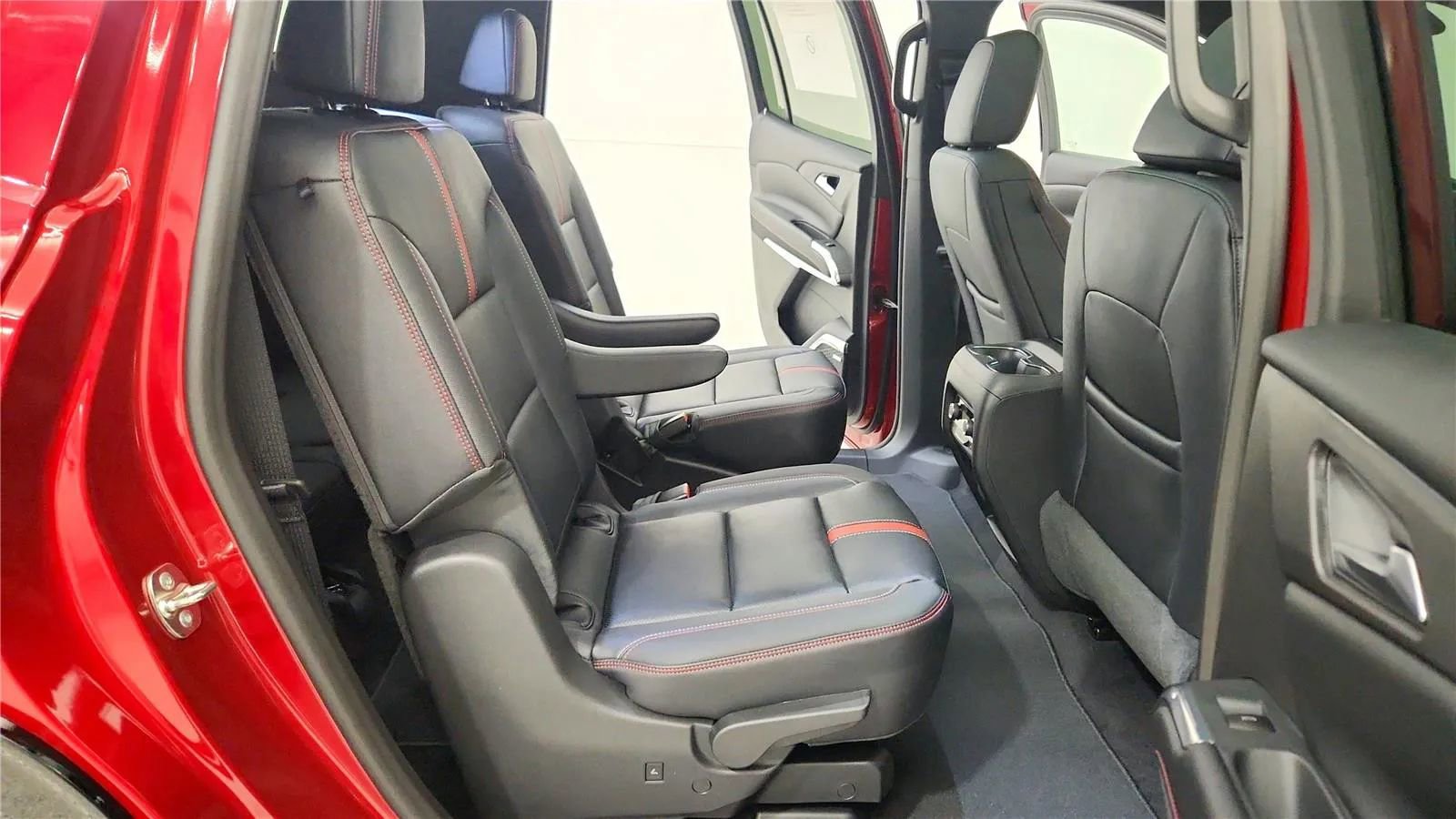 New 2026 Chevrolet Traverse RS FWD image 37