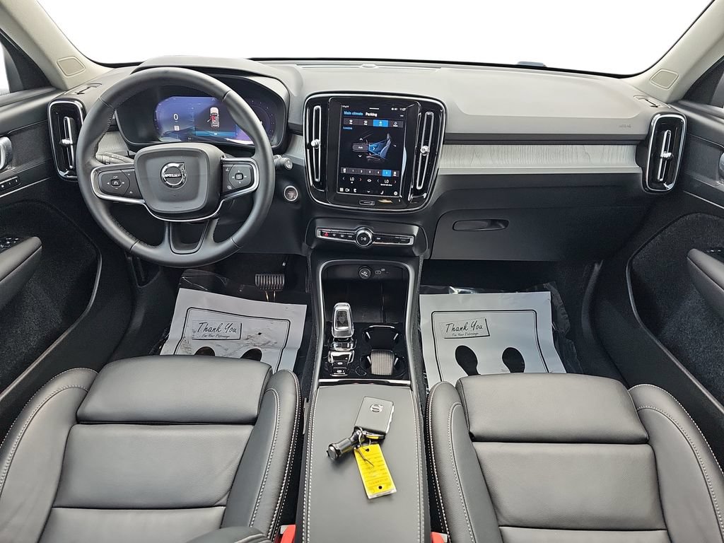 Used 2025 Volvo XC40 B5 Plus AWD/4WD image 13