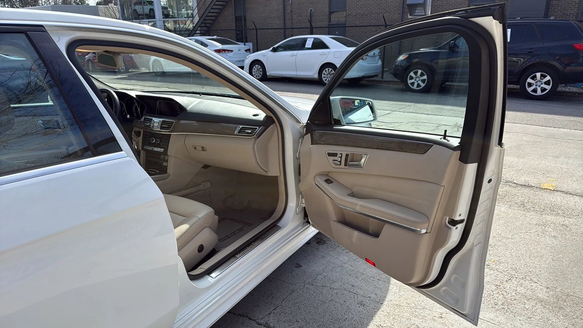 Used 2014 Mercedes-Benz E 350 4MATIC Sedan image 24