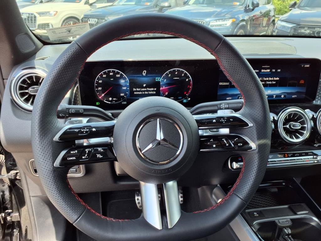 Used 2025 Mercedes-Benz GLB 250 4MATIC image 14