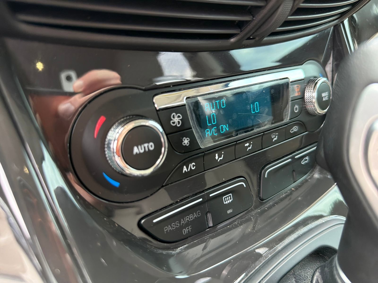 Used 2014 Ford Escape Titanium FWD image 22