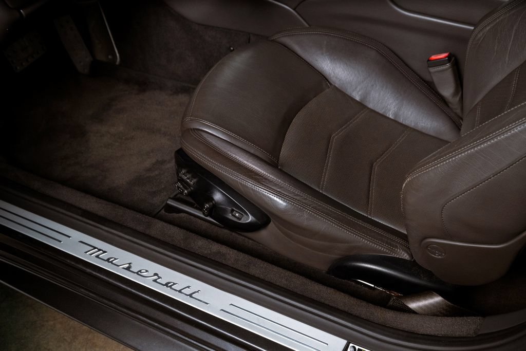 Used 2013 Maserati GranTurismo Sport RWD image 23
