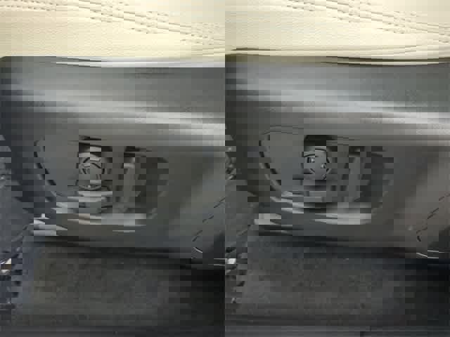 Used 2020 Land Rover Range Rover Velar R-Dynamic S image 17