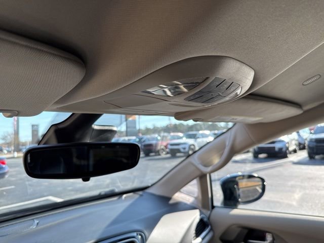 Used 2024 Chrysler Pacifica Touring-L image 16