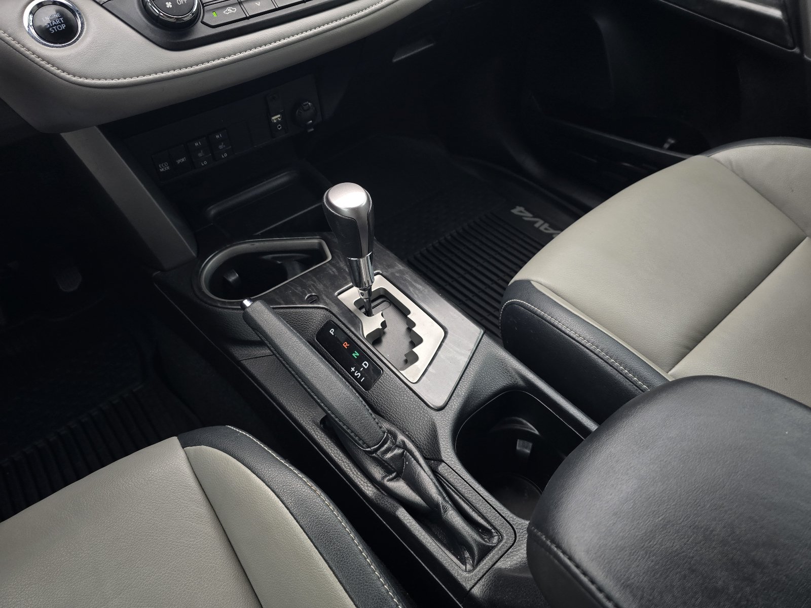 Used 2017 Toyota RAV4 Platinum FWD image 17