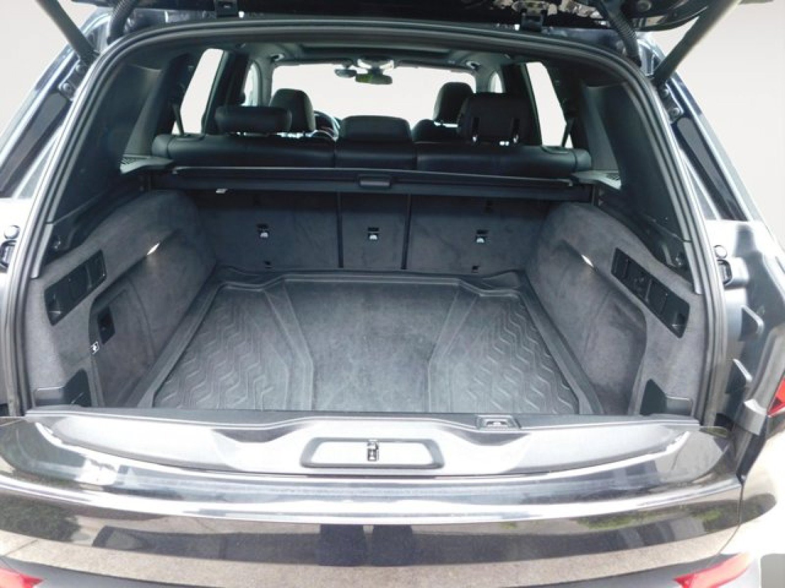 Used 2019 BMW X5 xDrive40i w/ Convenience Package AWD/4WD image 13