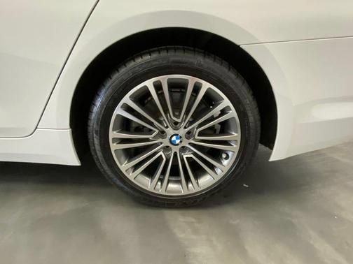 Used 2017 BMW 540i xDrive AWD/4WD image 18