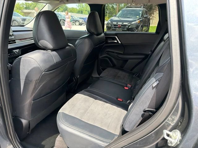 Used 2024 Mitsubishi Outlander SE Black Edition AWD/4WD image 18