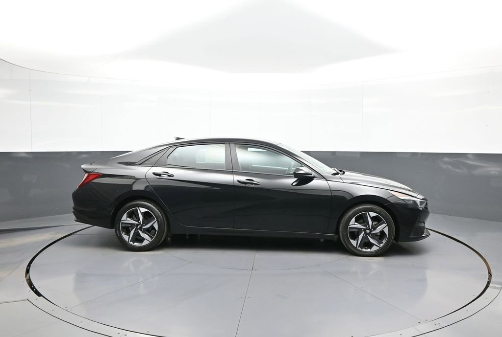 Used 2023 Hyundai Elantra SEL w/ Convenience Package FWD image 5