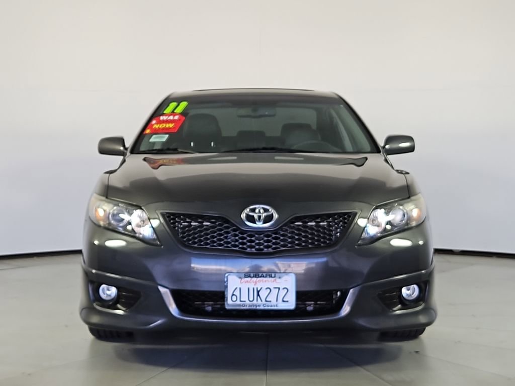 Used 2011 Toyota Camry SE w/ SE/XLE Extra-Value Pkg image 3