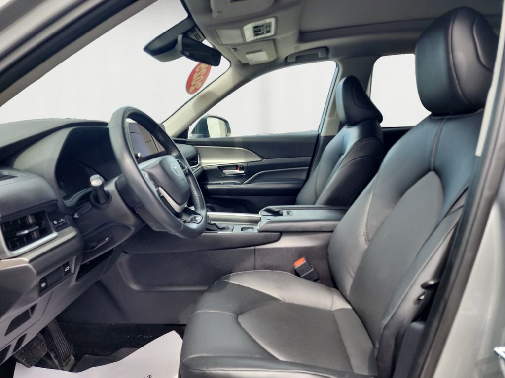 Used 2025 Toyota Grand Highlander AWD Hybrid image 9