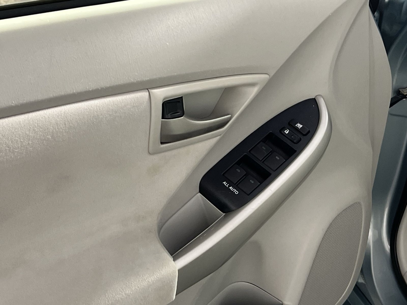 Used 2014 Toyota Prius Two FWD image 15