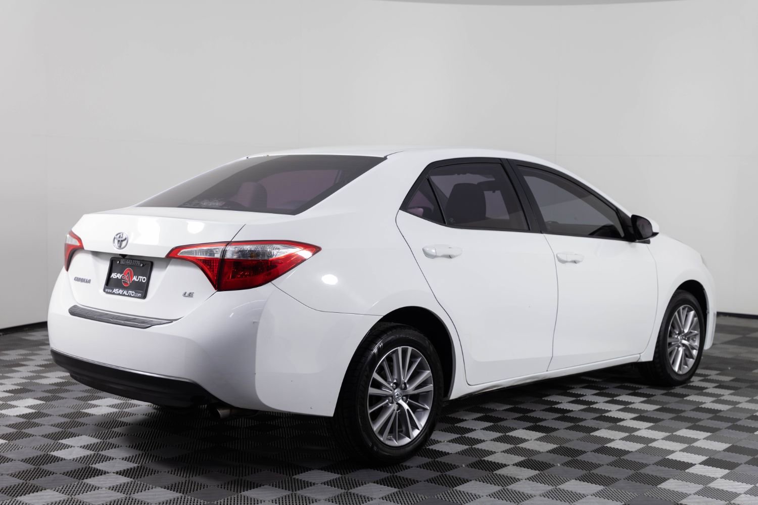 Used 2015 Toyota Corolla LE FWD image 7