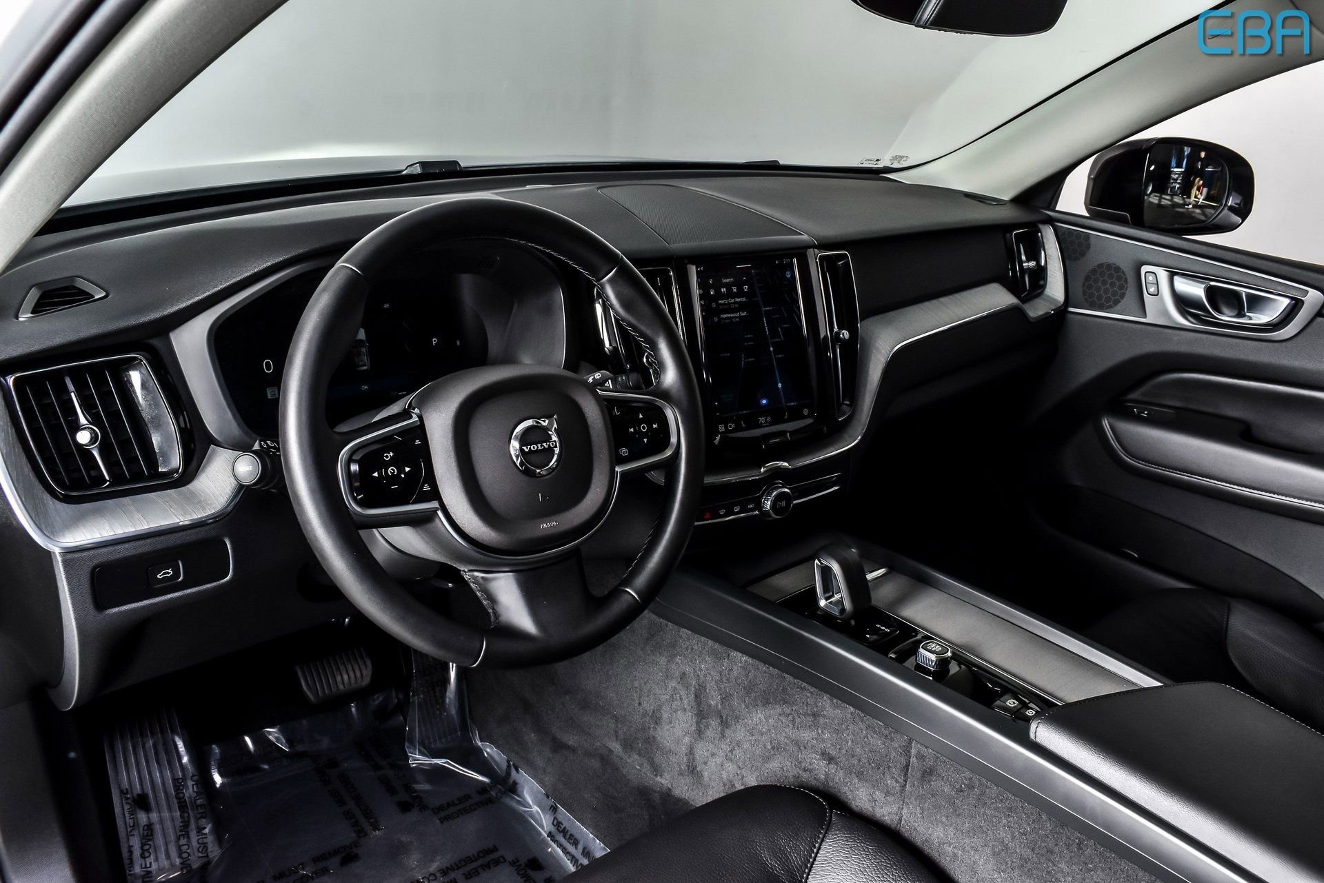 Used 2025 Volvo XC60 B5 Plus AWD/4WD image 17
